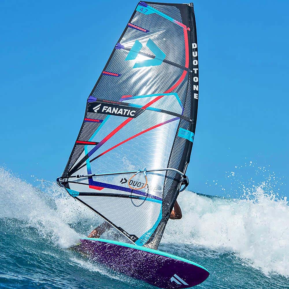 Duotone-Windsurf-2022_0023_DUOTONE_SAILS_2022_Super_Hero_Gallery_01